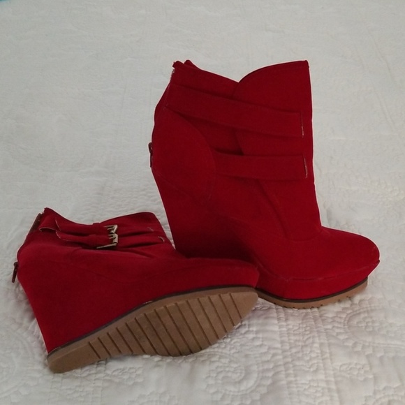 Shoes - Picture 3 of 4